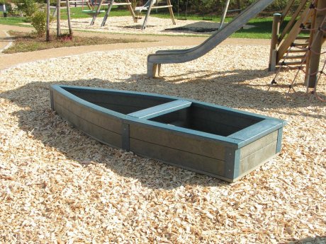Нужна пошаговая инструкция строительства детской песочницы с крышей